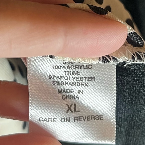 Sweater w/ Polka Dot Ruffle Trim Blouse Insert – XL 🖤🤍✨ - Picture 9 of 9